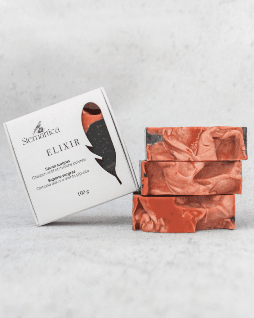 Ingrédients naturels du savon Élixir, charbon actif et savon noir