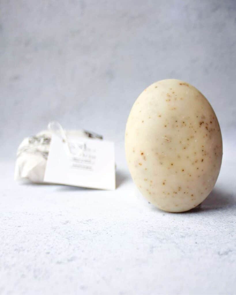 nostalgia savon à froid exfoliant format galet