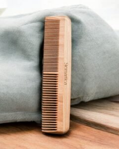 peigne à dents étroits en bois de hêtre